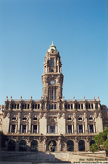 Câmara Municipal do Porto vista da Avenida dos Aliados.