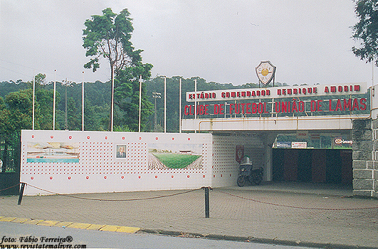 Fachada do Estádio Comendador Henrique Amorim, onde funciona o Clube de Futebol União de Lamas.