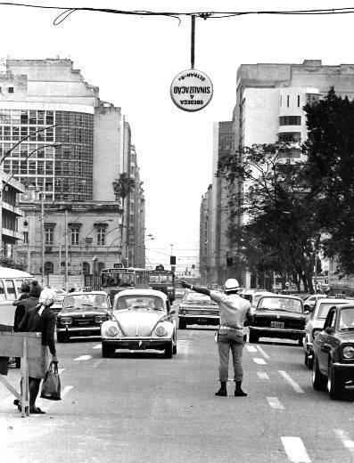 Amaral Peixoto na década de 1970: ao fundo, à esquerda, o prédio do fórum.