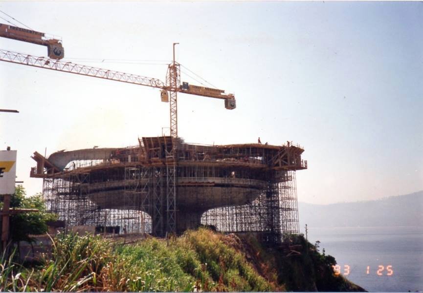Construção do MAC no mirante da Boa Viagem: 1993.